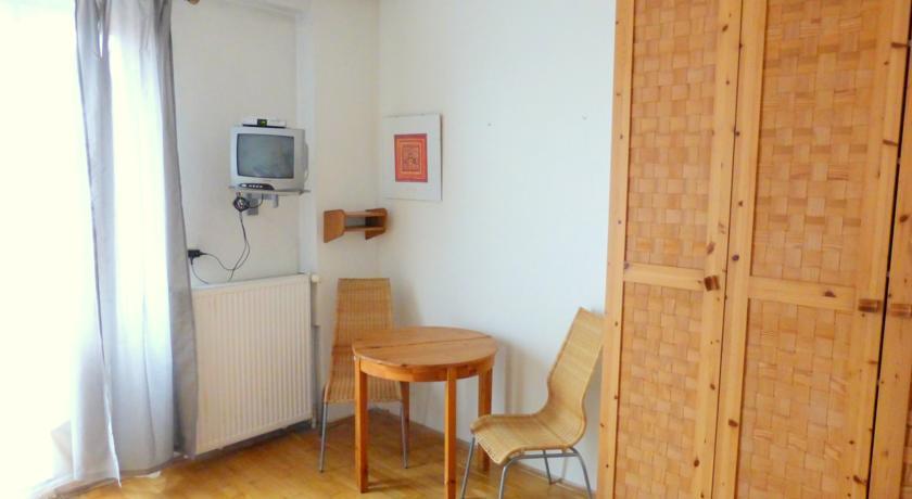 Luxury Family Hotel Royal Palace Prague Exterior photo A typical room at the International House