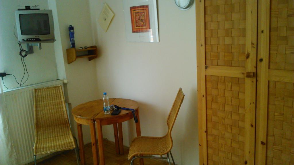 Luxury Family Hotel Royal Palace Prague Exterior photo A typical room at the hostel