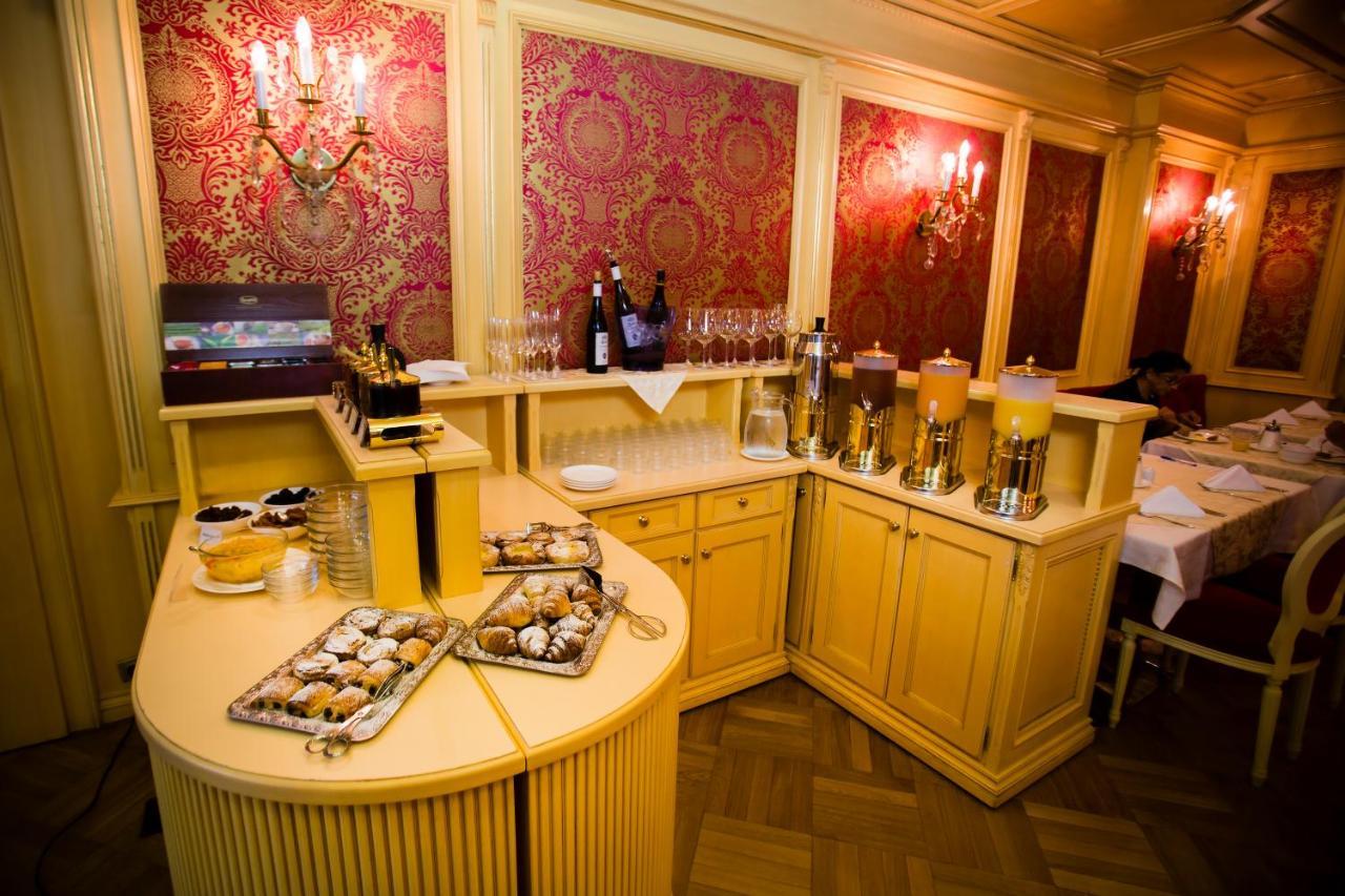 Luxury Family Hotel Royal Palace Prague Exterior photo The interior of the restaurant