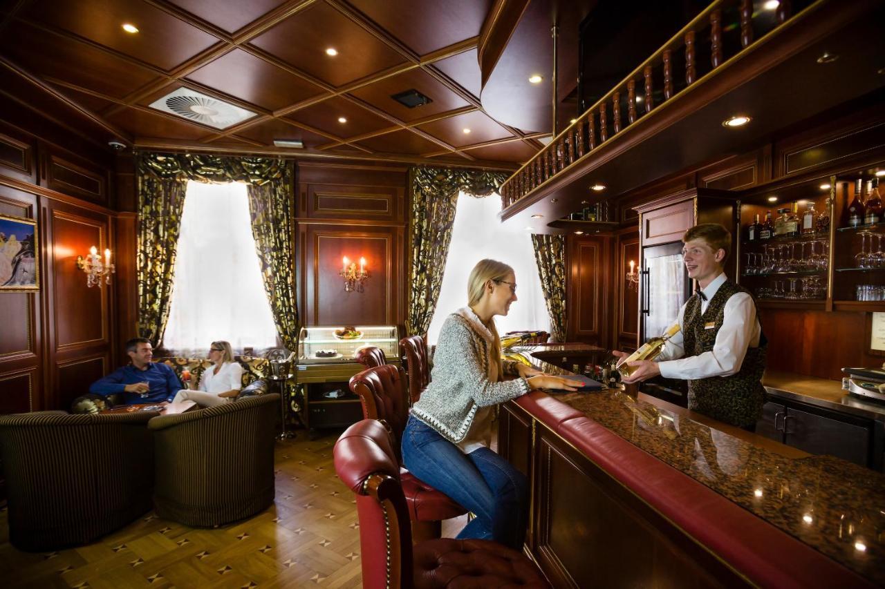 Luxury Family Hotel Royal Palace Prague Exterior photo The bar