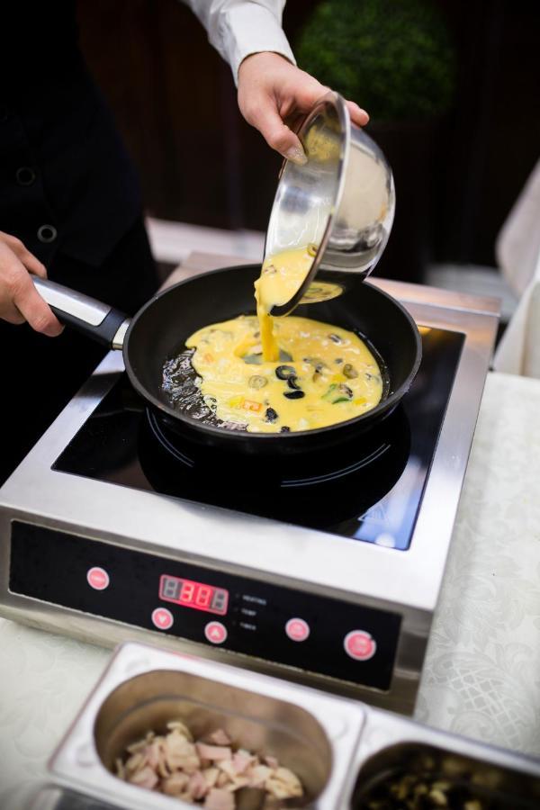 Luxury Family Hotel Royal Palace Prague Exterior photo Induction cooking