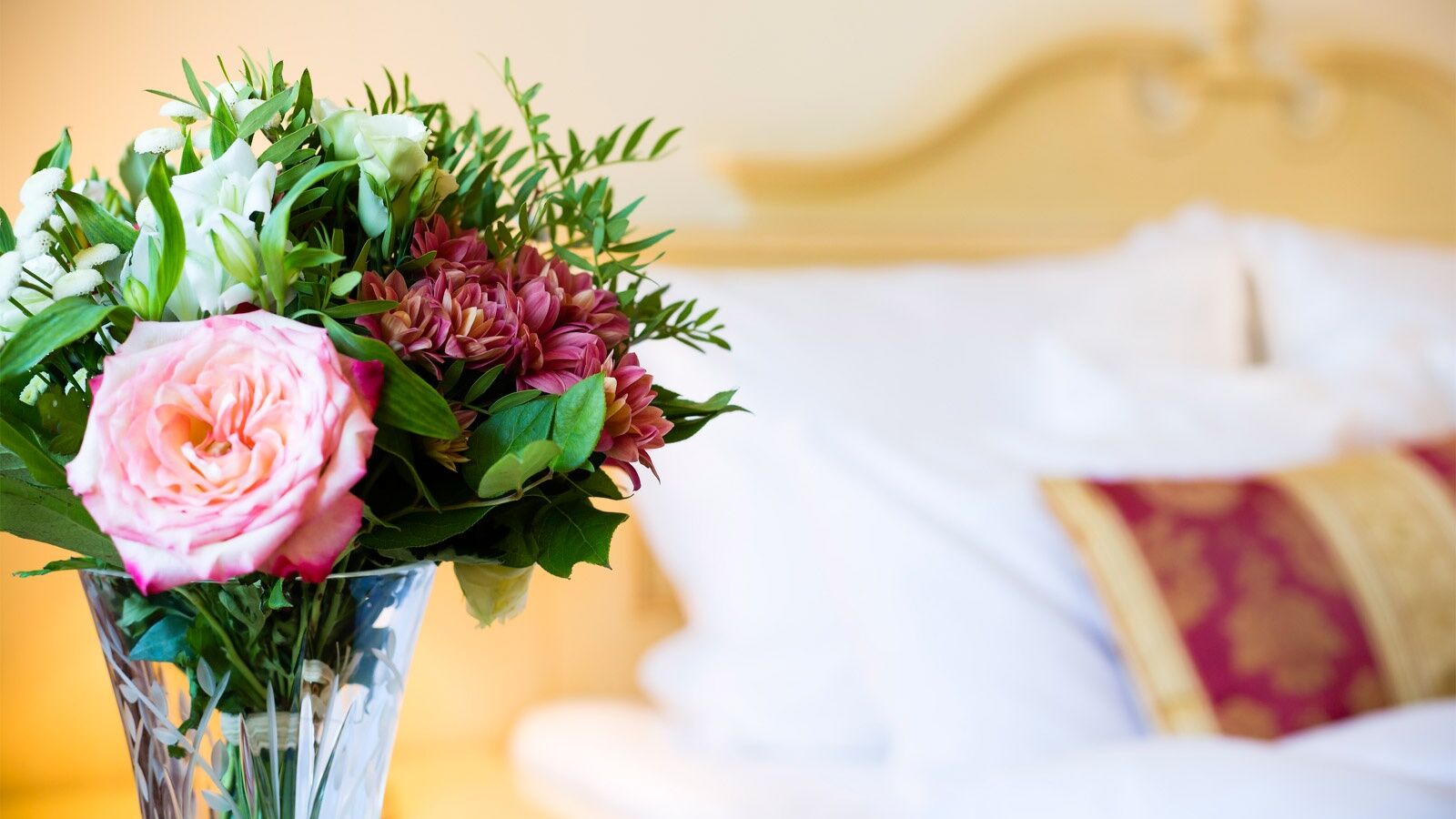 Luxury Family Hotel Royal Palace Prague Room photo A bouquet of flowers